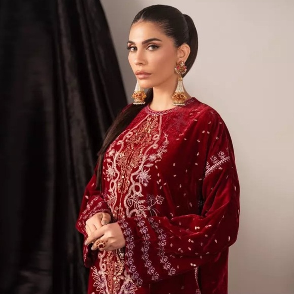 VANYA PAKISTANI DESIGNER AUTHENTIC VELVET 2 PIECE DRESS - Picture 3 of 6